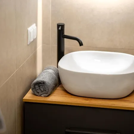 Apartment Design-apartment In Der Welser Innenstadt Mit Netflix & Balkon Wels